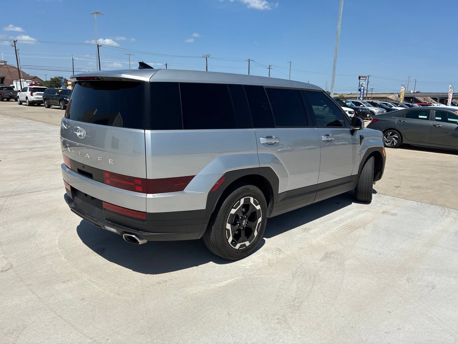 Used 2025 Hyundai Santa Fe SE FWD image 3