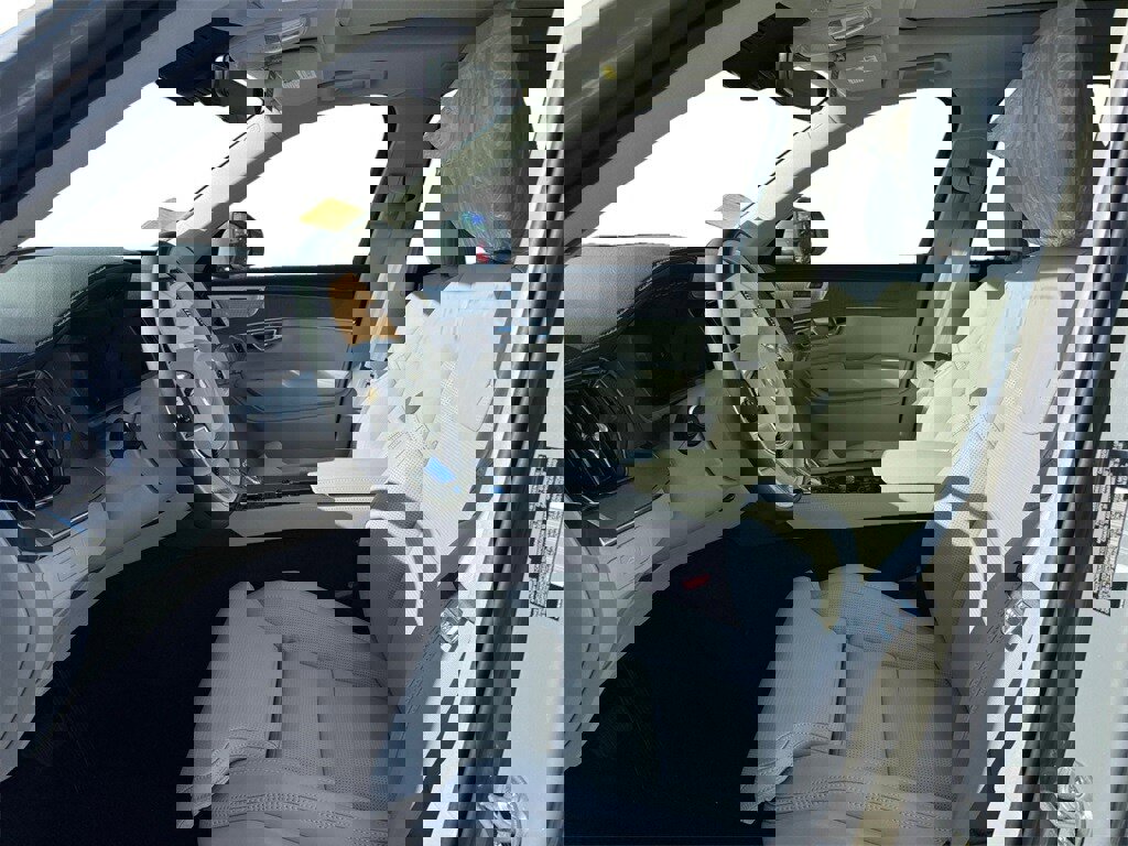 New 2025 Volvo XC90 B6 Ultra w/ Protection Package Premier image 11