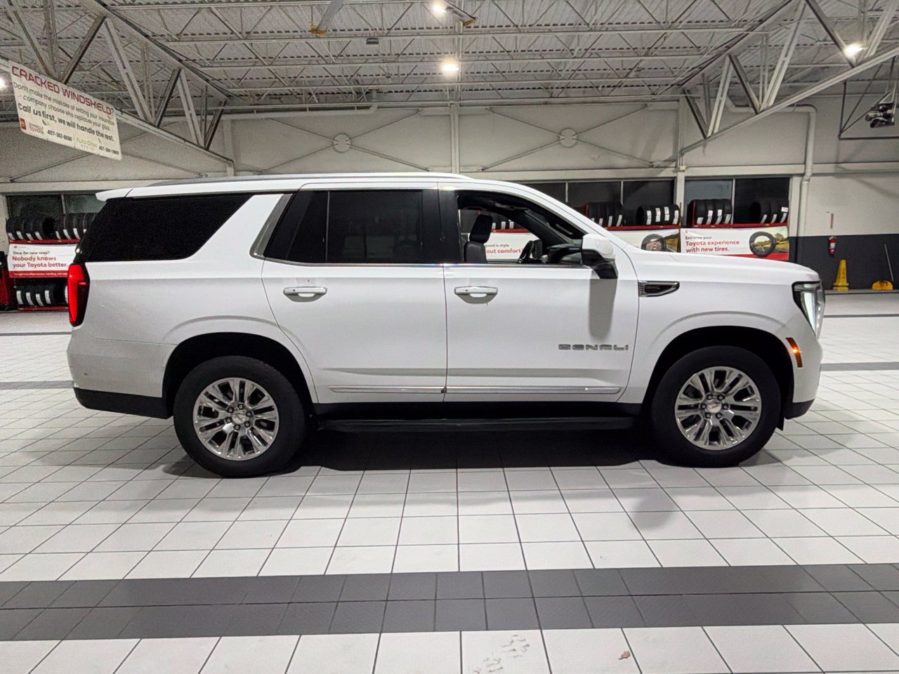 Used 2025 GMC Yukon Denali RWD image 5