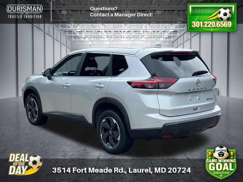 Used 2024 Nissan Rogue SV AWD/4WD image 4