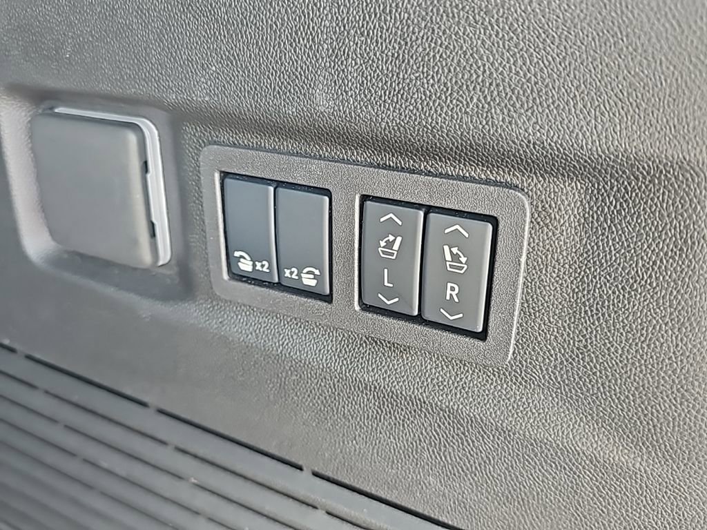 Certified 2025 GMC Yukon Denali image 7