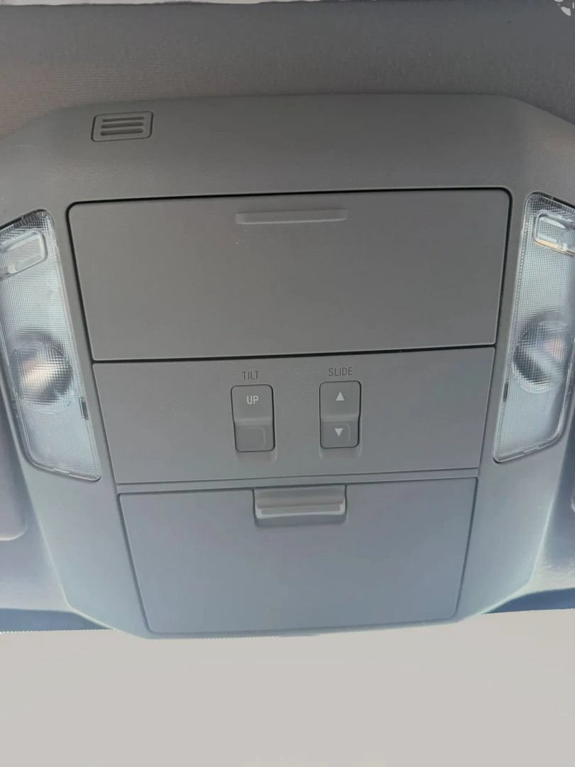 Used 2016 Toyota Sequoia Platinum AWD/4WD image 35