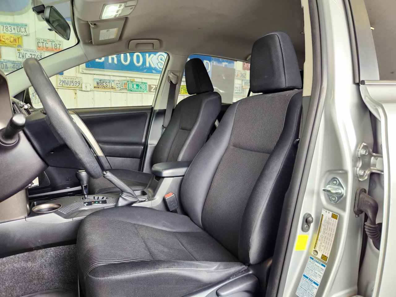 Used 2015 Toyota RAV4 LE AWD/4WD image 4