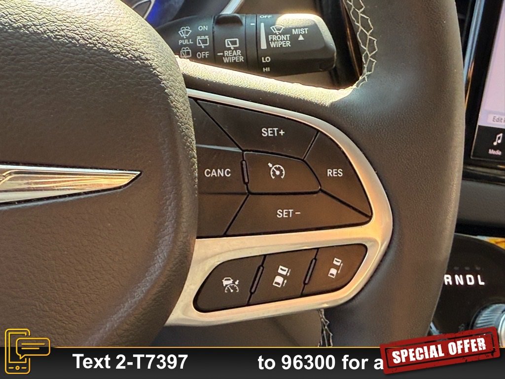 Used 2024 Chrysler Pacifica Touring-L image 19