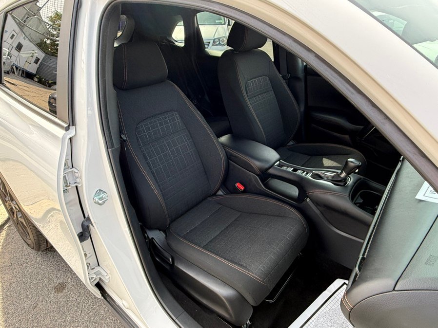 Used 2025 Honda HR-V Sport image 8