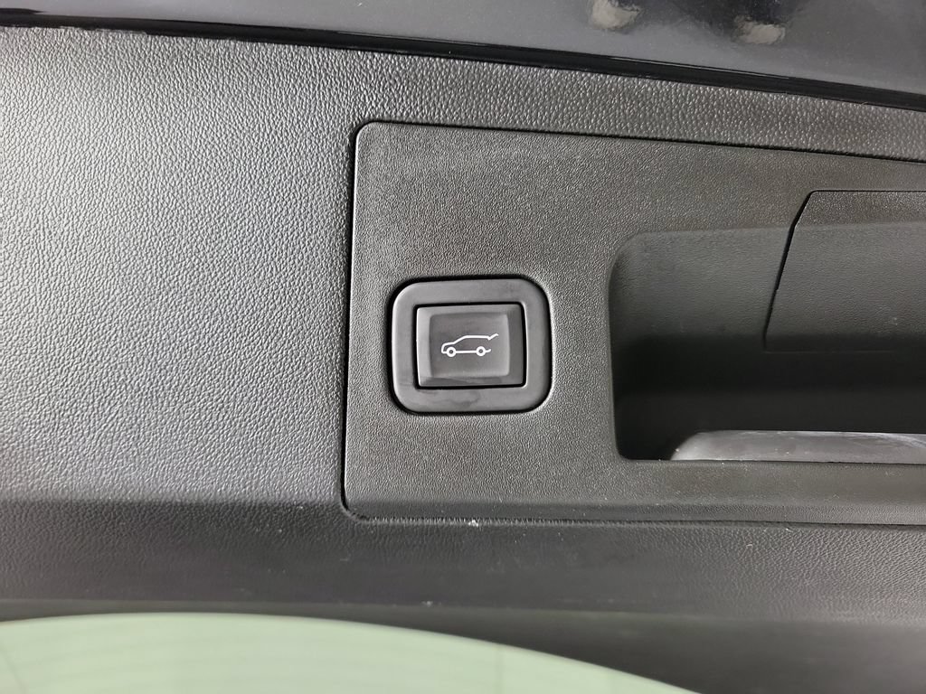 Certified 2024 Cadillac XT5 Premium Luxury w/ Technology Package FWD image 9