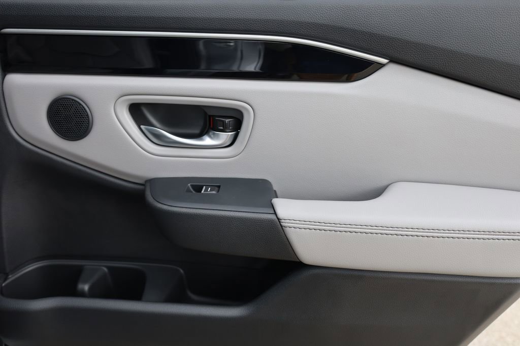 New 2025 Honda Pilot Touring image 31