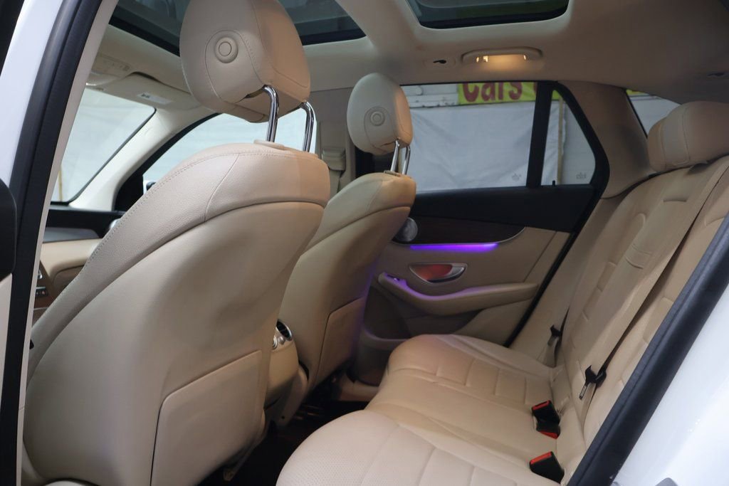 Used 2020 Mercedes-Benz GLC 350e 4MATIC w/ Premium Package image 15