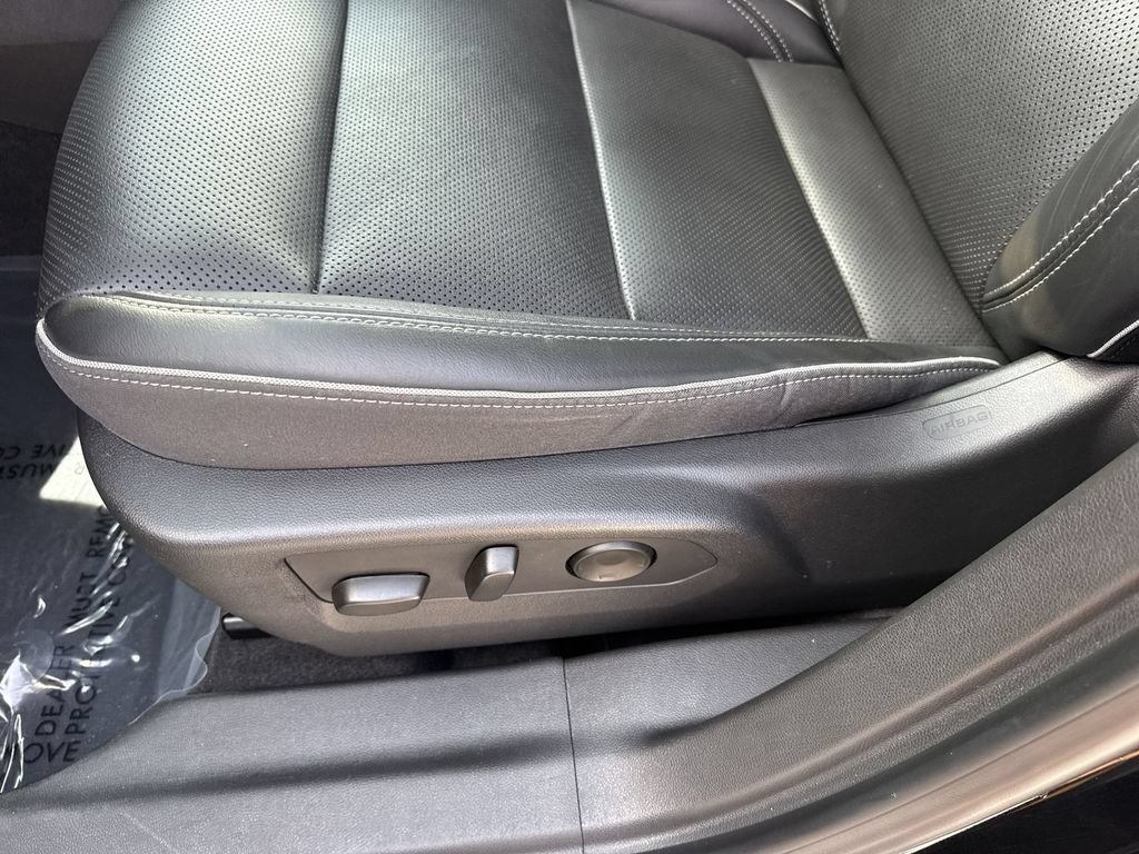 Used 2021 Buick Envision Essence w/ Technology Package I FWD image 41