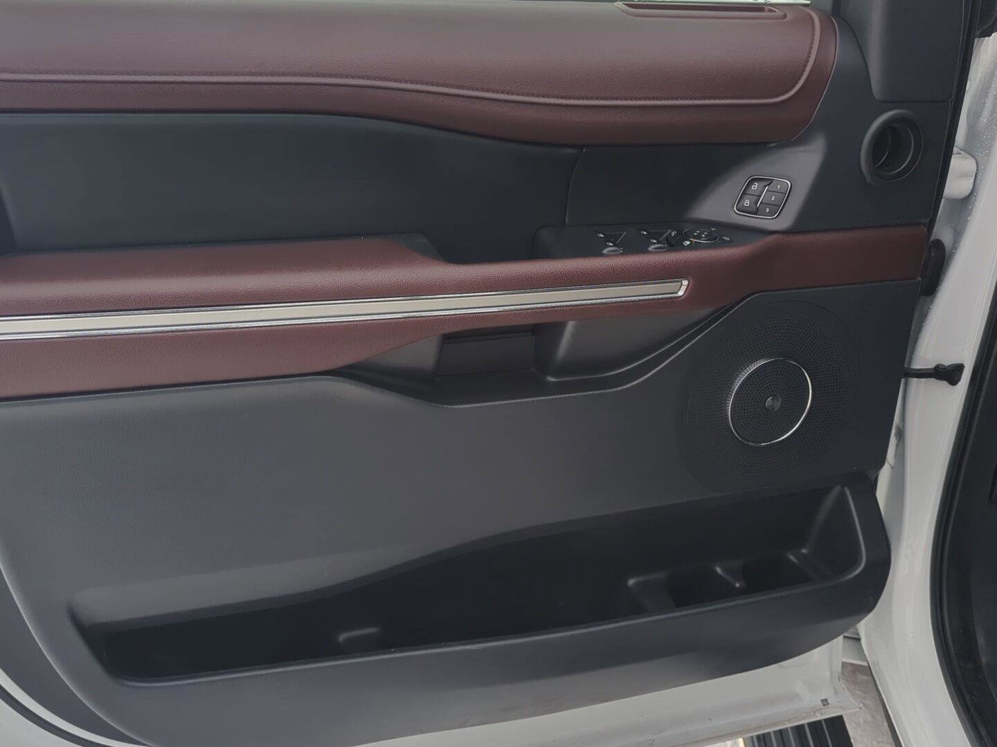 Used 2022 Ford Expedition Max Limited image 12