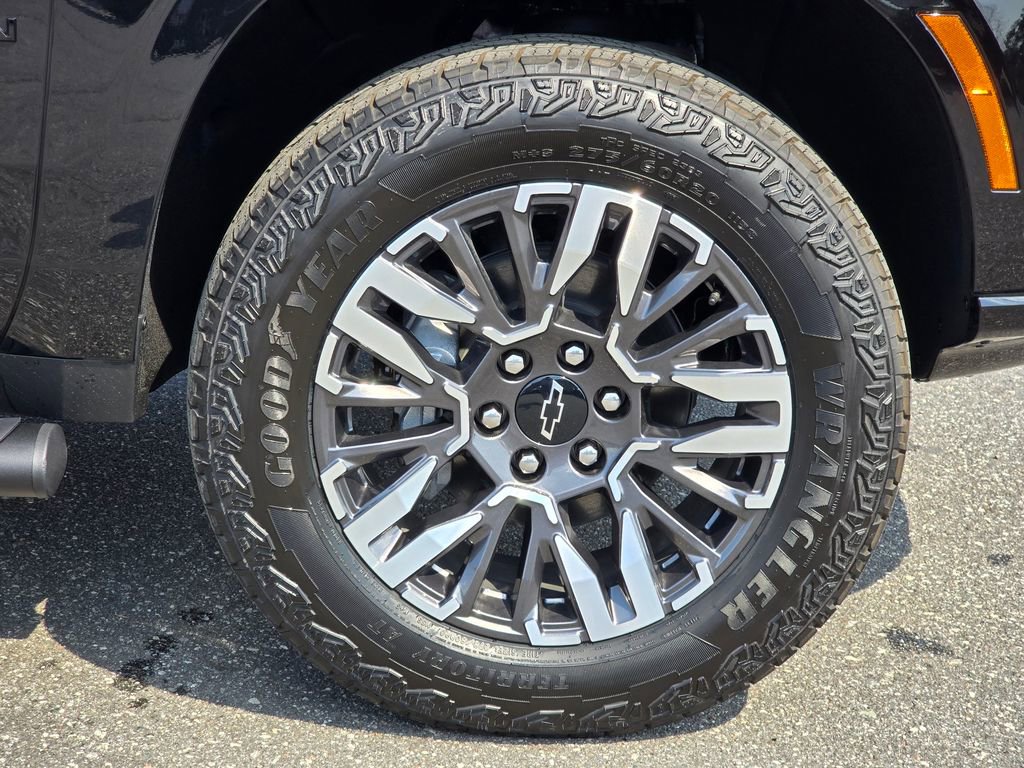 New 2026 Chevrolet Suburban Z71 w/ Comfort Package image 16