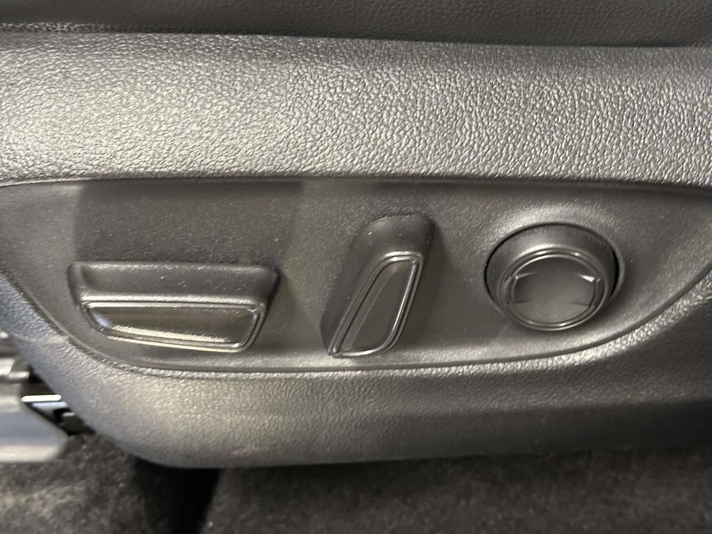 Used 2023 Toyota Highlander XSE AWD/4WD image 21
