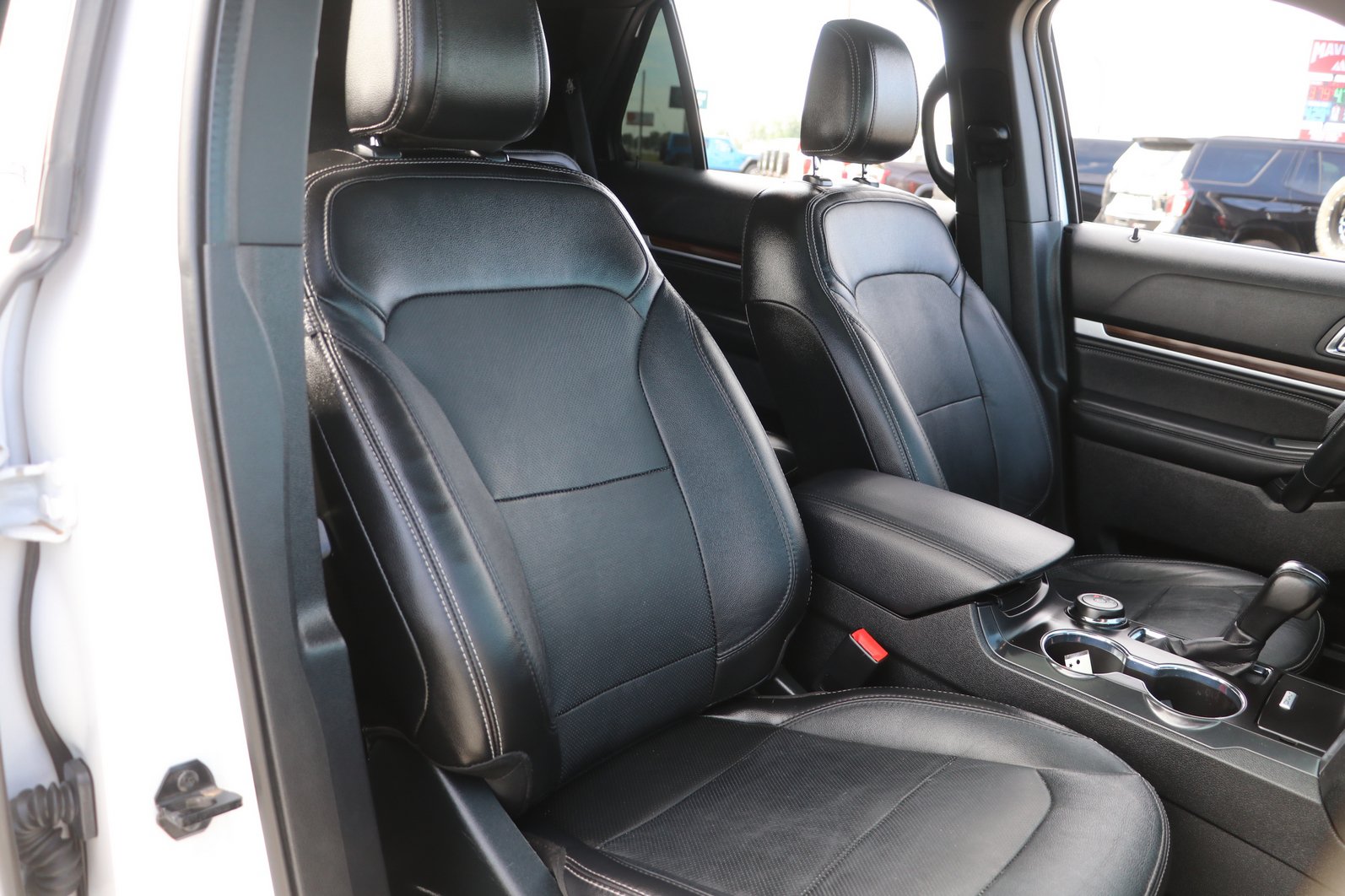 Used 2018 Ford Explorer Limited w/ Equipment Group 301A AWD/4WD image 37