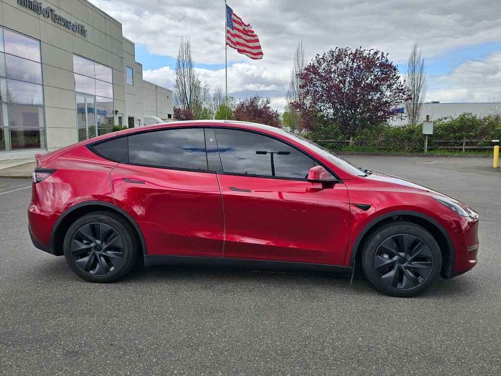 Used 2024 Tesla Model Y Long Range RWD image 8