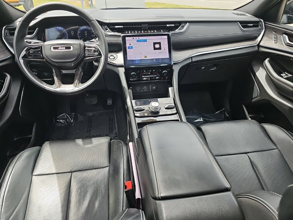 Certified 2024 Jeep Grand Cherokee Overland w/ Luxury Tech Group IV AWD/4WD image 19