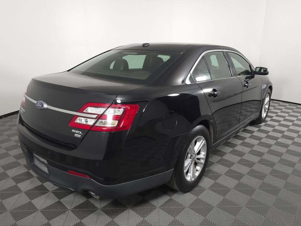 Used 2019 Ford Taurus SEL image 2