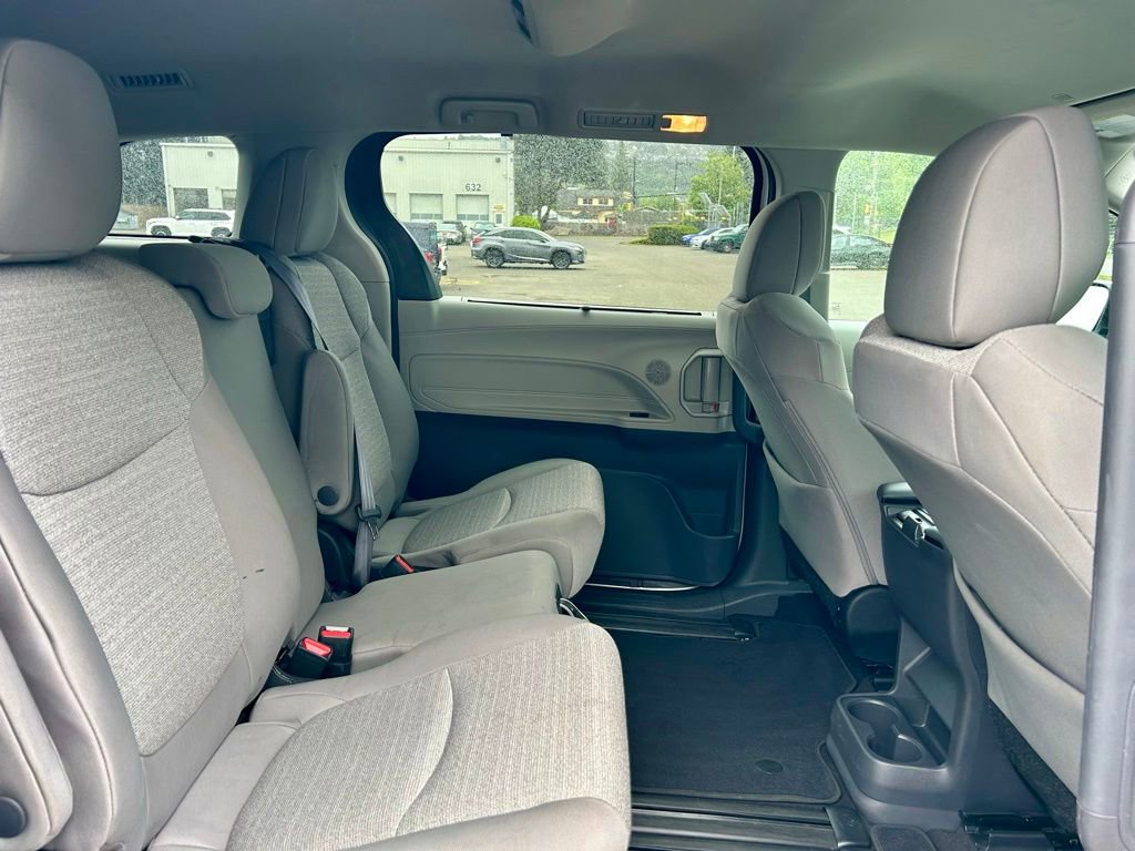 Certified 2024 Toyota Sienna LE AWD/4WD image 15