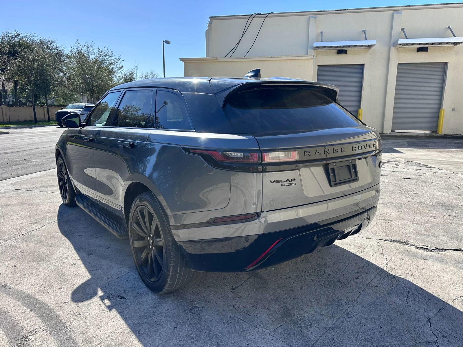 Used 2018 Land Rover Range Rover Velar R-Dynamic SE AWD/4WD image 7