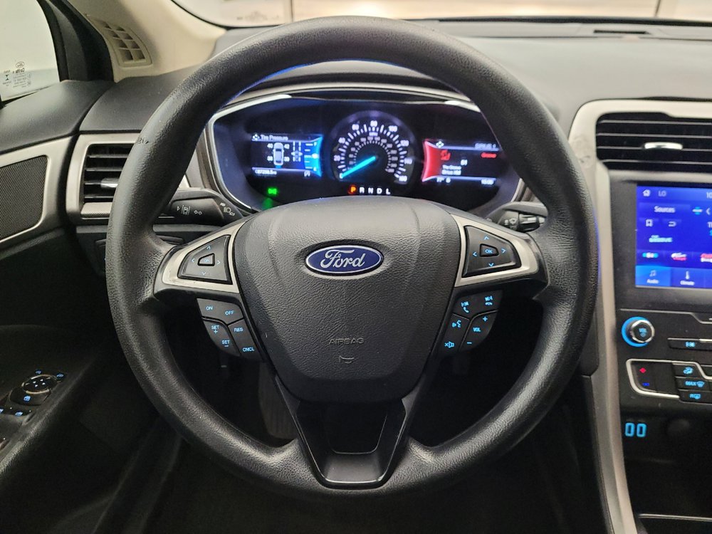 Used 2020 Ford Fusion SE FWD image 22