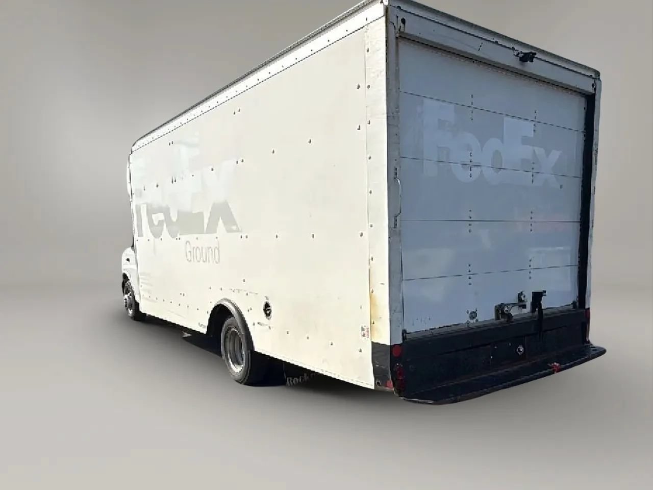Used 2017 GMC Savana 3500 Extended RWD image 3