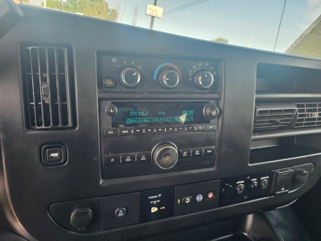 Used 2018 Chevrolet Express 2500 w/ Driver Convenience Package RWD image 19