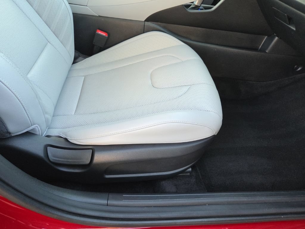 Used 2025 Hyundai Elantra Limited FWD image 44