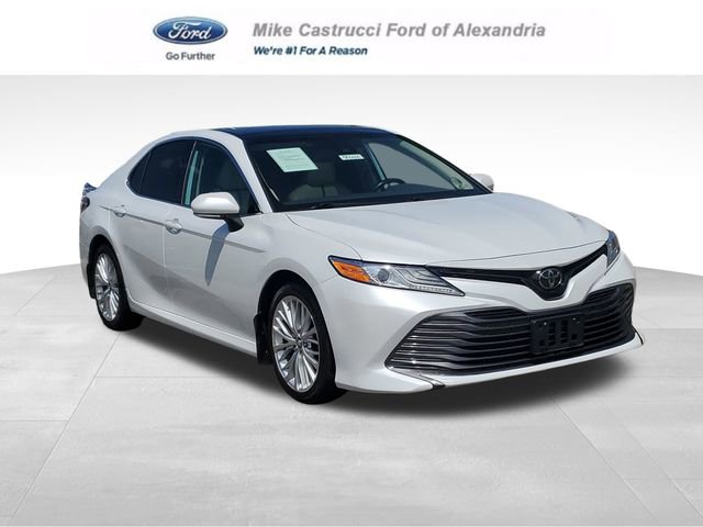 Used 2020 Toyota Camry XLE w/ Navigation Package FWD image 1
