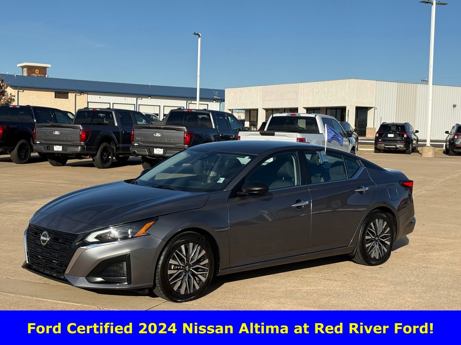 Used 2024 Nissan Altima 2.5 SV image 1