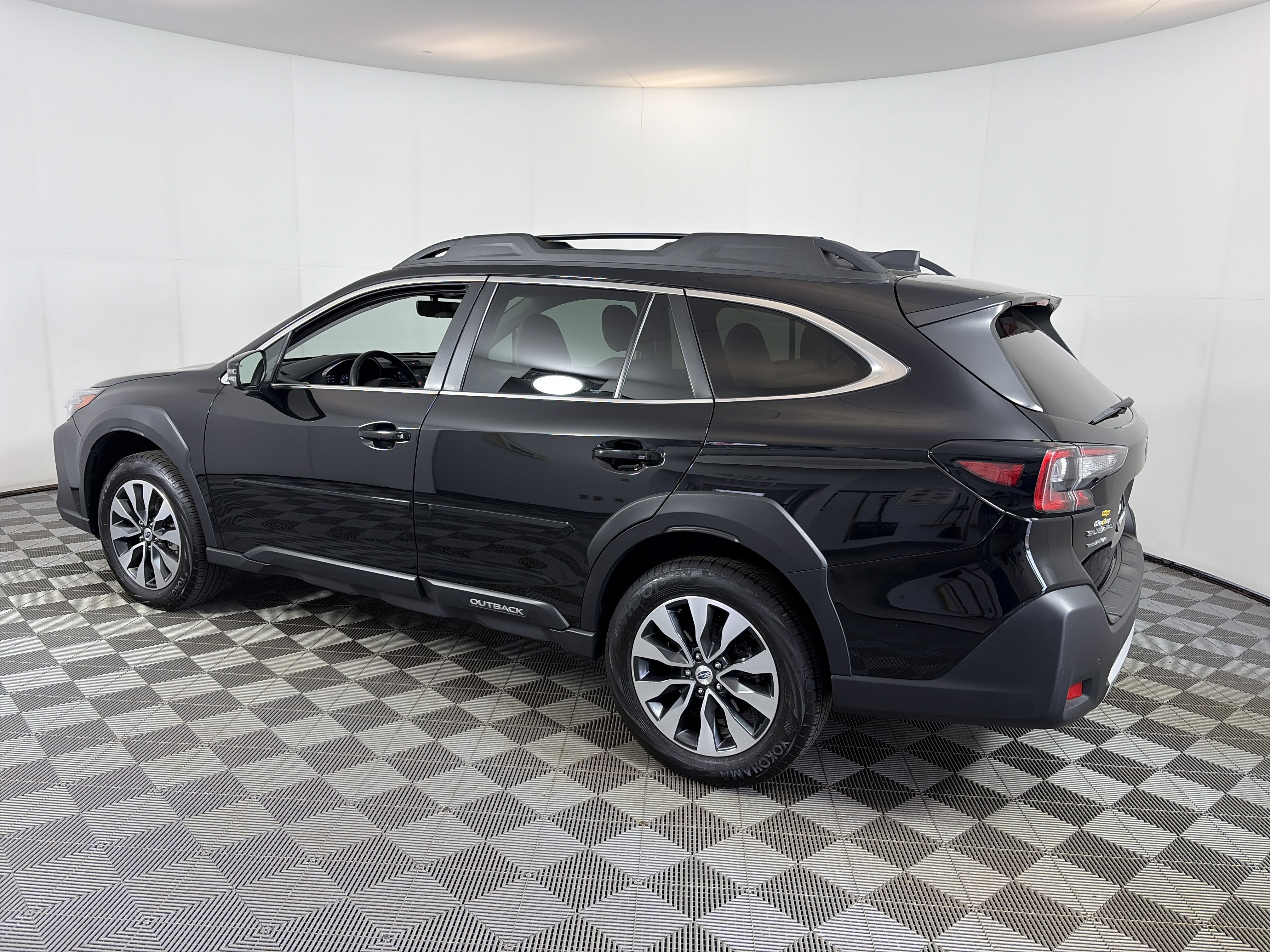 Used 2023 Subaru Outback Limited image 8