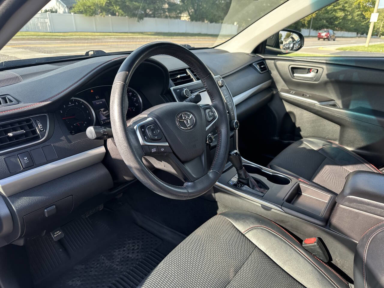 Used 2017 Toyota Camry SE image 14