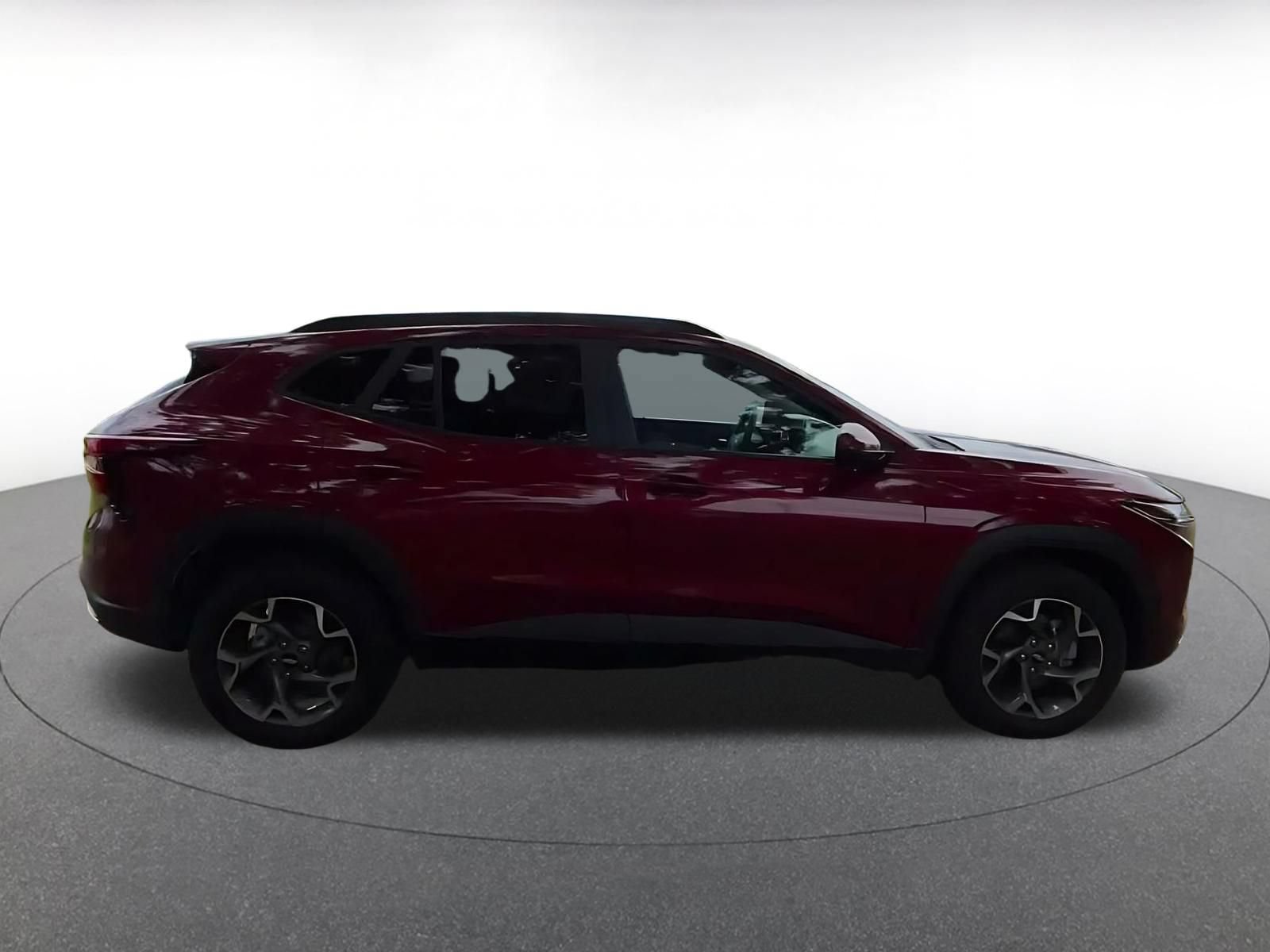 Used 2025 Chevrolet Trax LT FWD image 15