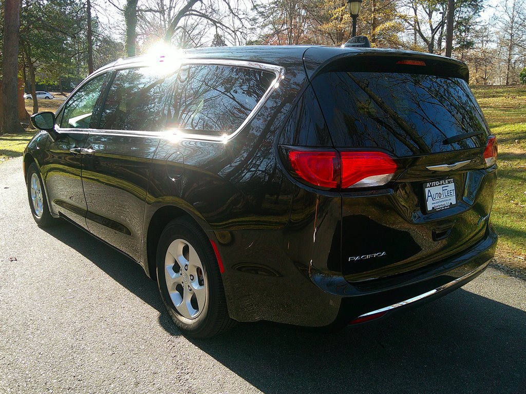 Used 2017 Chrysler Pacifica Touring Plus image 7