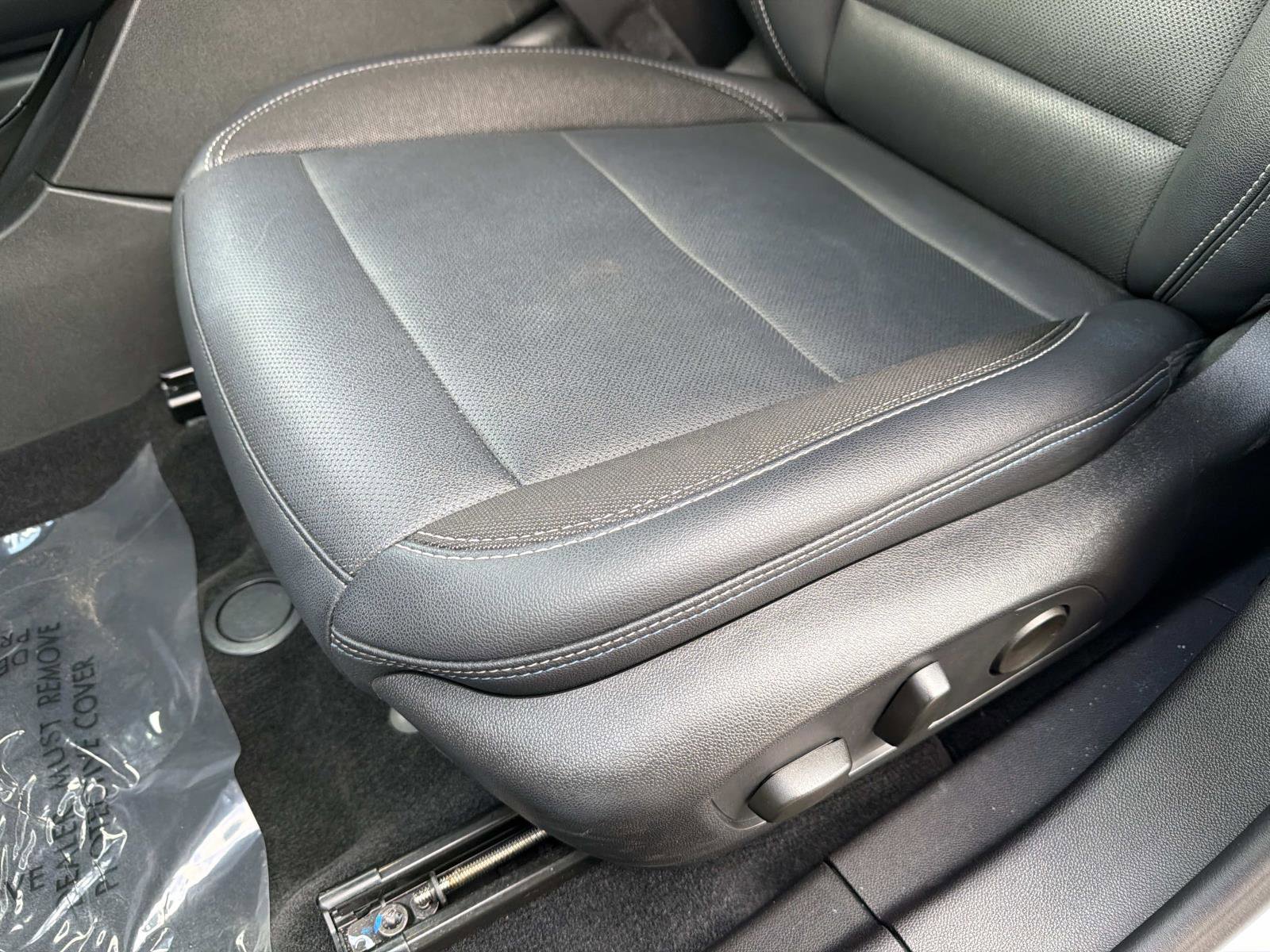 Used 2025 Chevrolet Equinox EV LT w/ Convenience Package FWD image 17