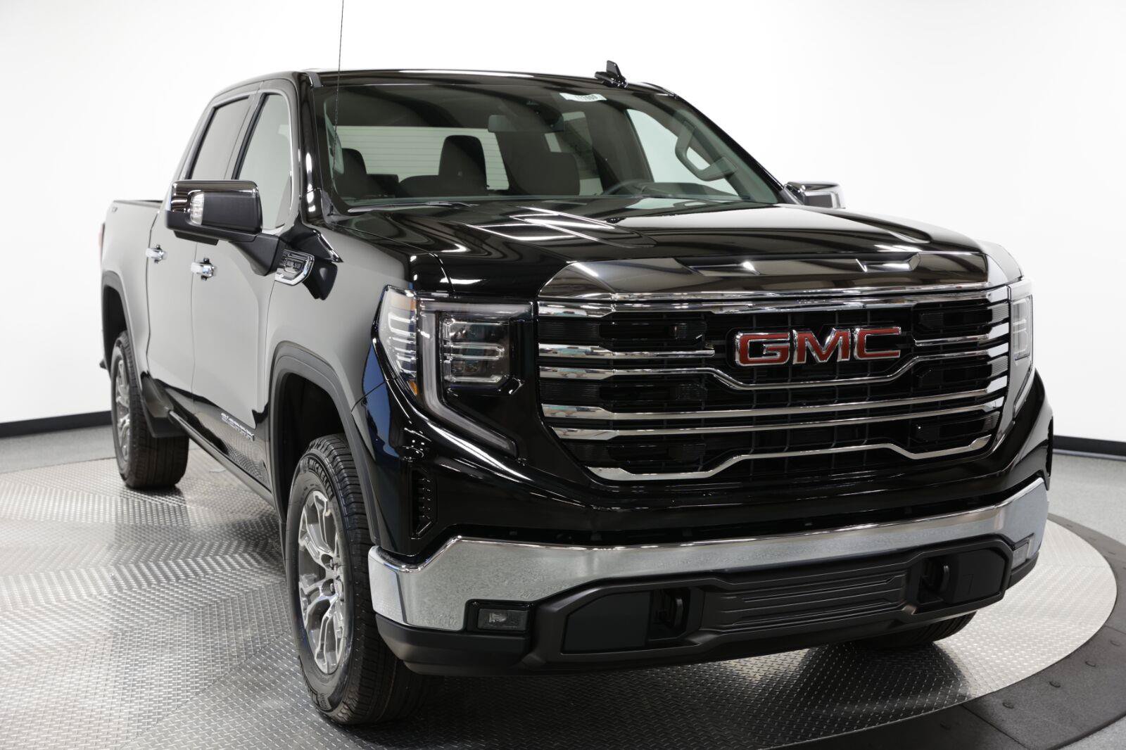 New 2026 GMC Sierra 1500 SLT AWD/4WD image 2