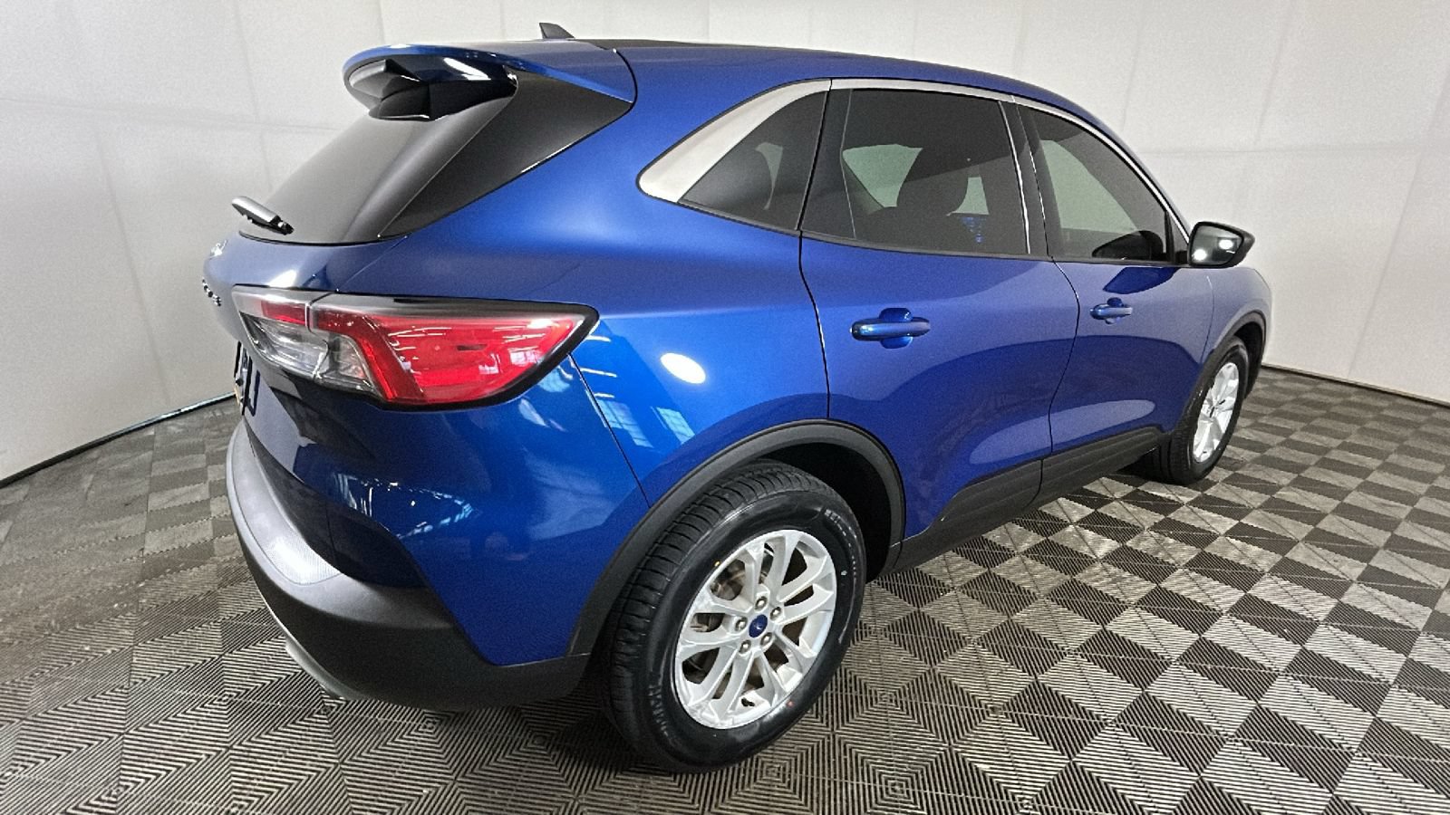 Used 2022 Ford Escape SE w/ Convenience Package FWD image 2