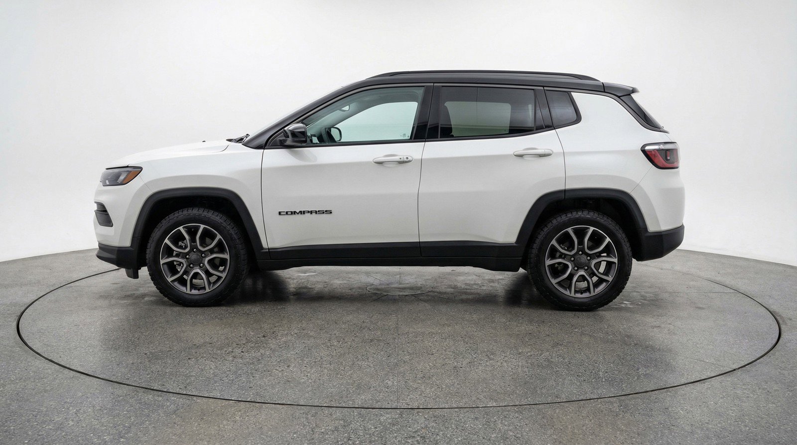 Used 2025 Jeep Compass Trailhawk image 5