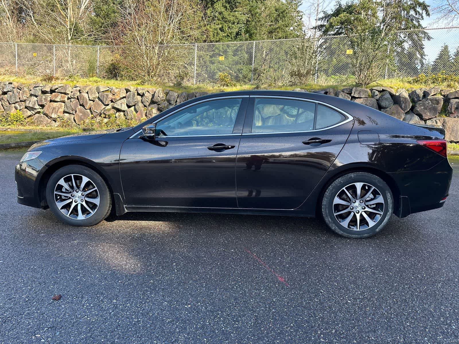 Used 2015 Acura TLX image 2