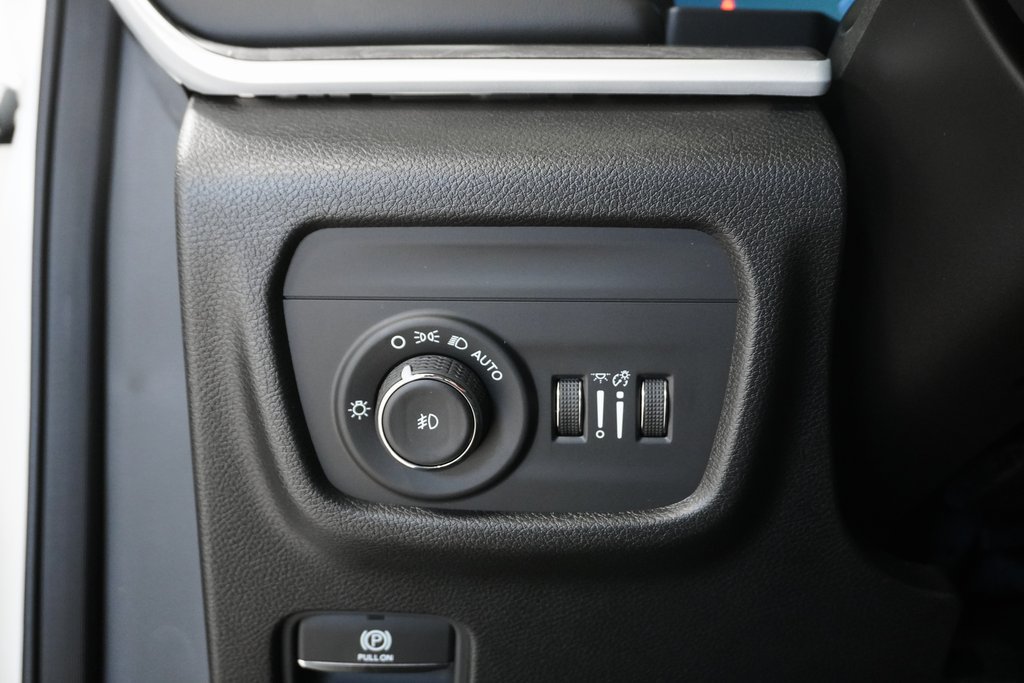 Used 2025 Jeep Grand Cherokee Limited AWD/4WD image 25