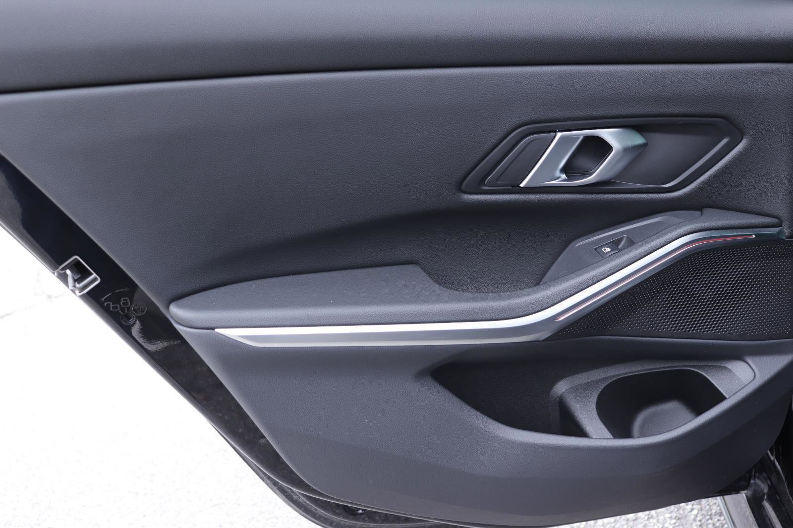 Used 2026 BMW 330i Sedan w/ M Sport Package image 12