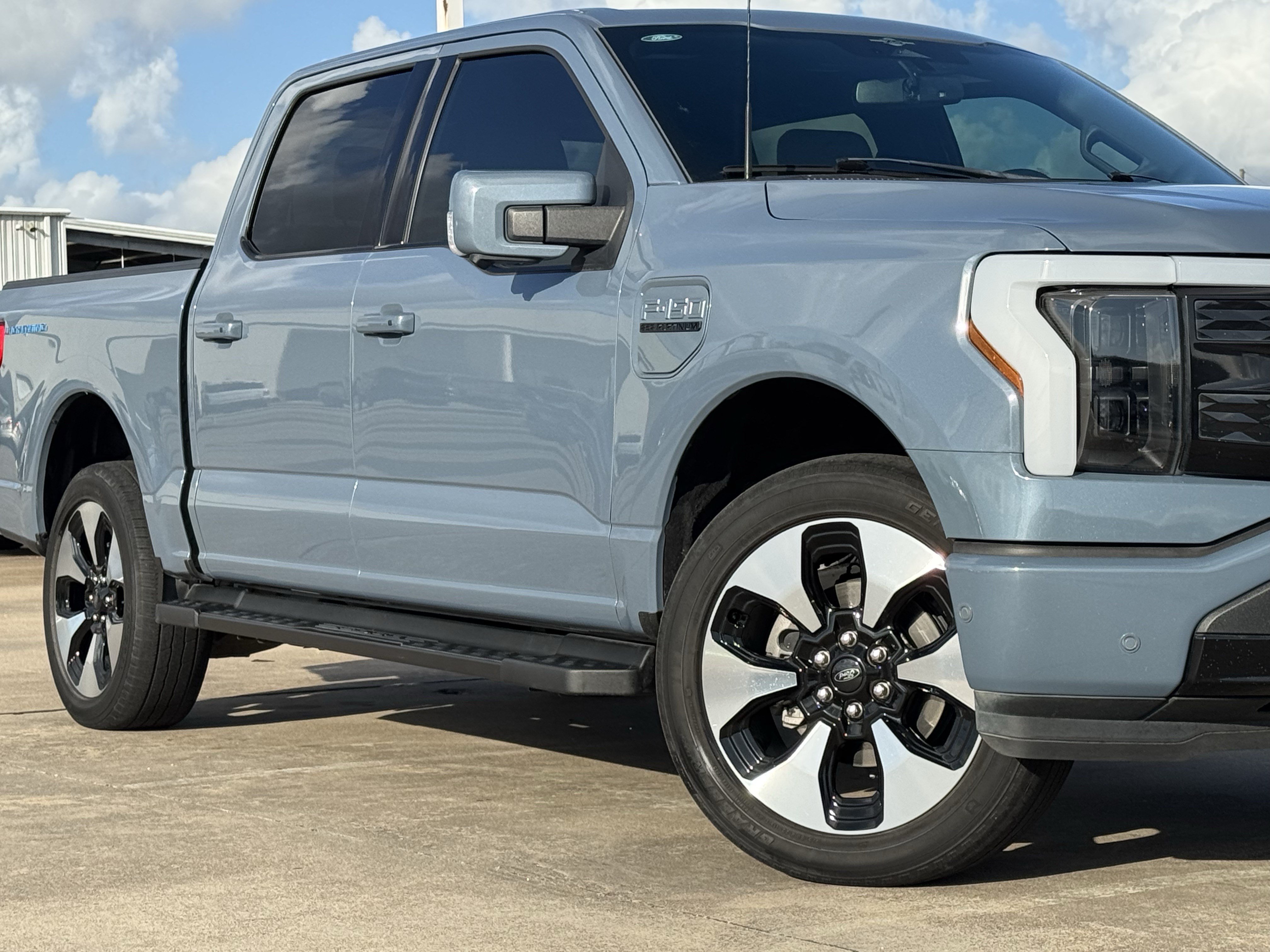 Used 2023 Ford F150 Lightning Platinum AWD/4WD image 3