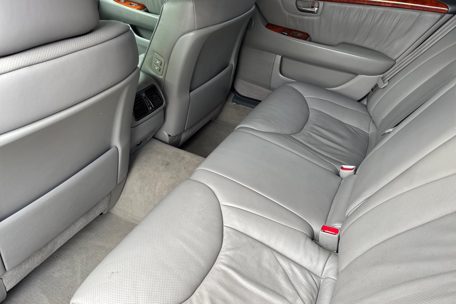 Used 2005 Lexus LS 430 w/ Modern Luxury Pkg RWD image 12