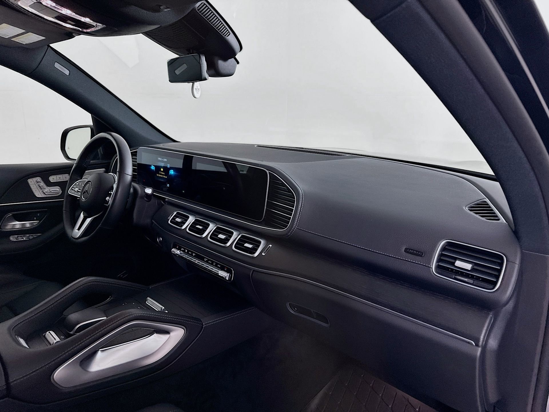 Used 2023 Mercedes-Benz GLS 450 4MATIC image 33