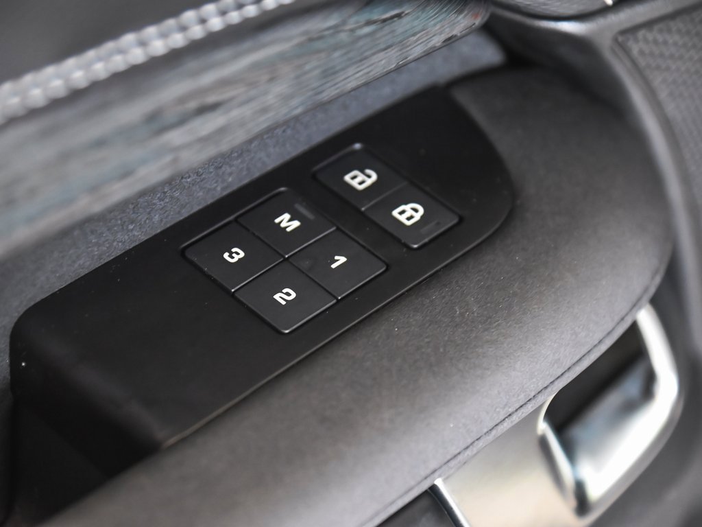 Used 2023 Land Rover Discovery HSE R-Dynamic image 12