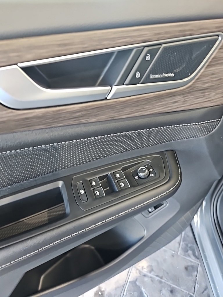 New 2026 Volkswagen Atlas SEL Premium R-Line image 28