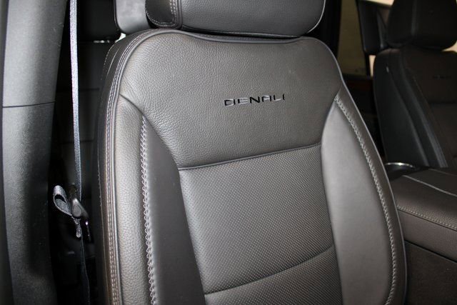 Used 2025 GMC Yukon Denali w/ Advanced Technology Package image 44