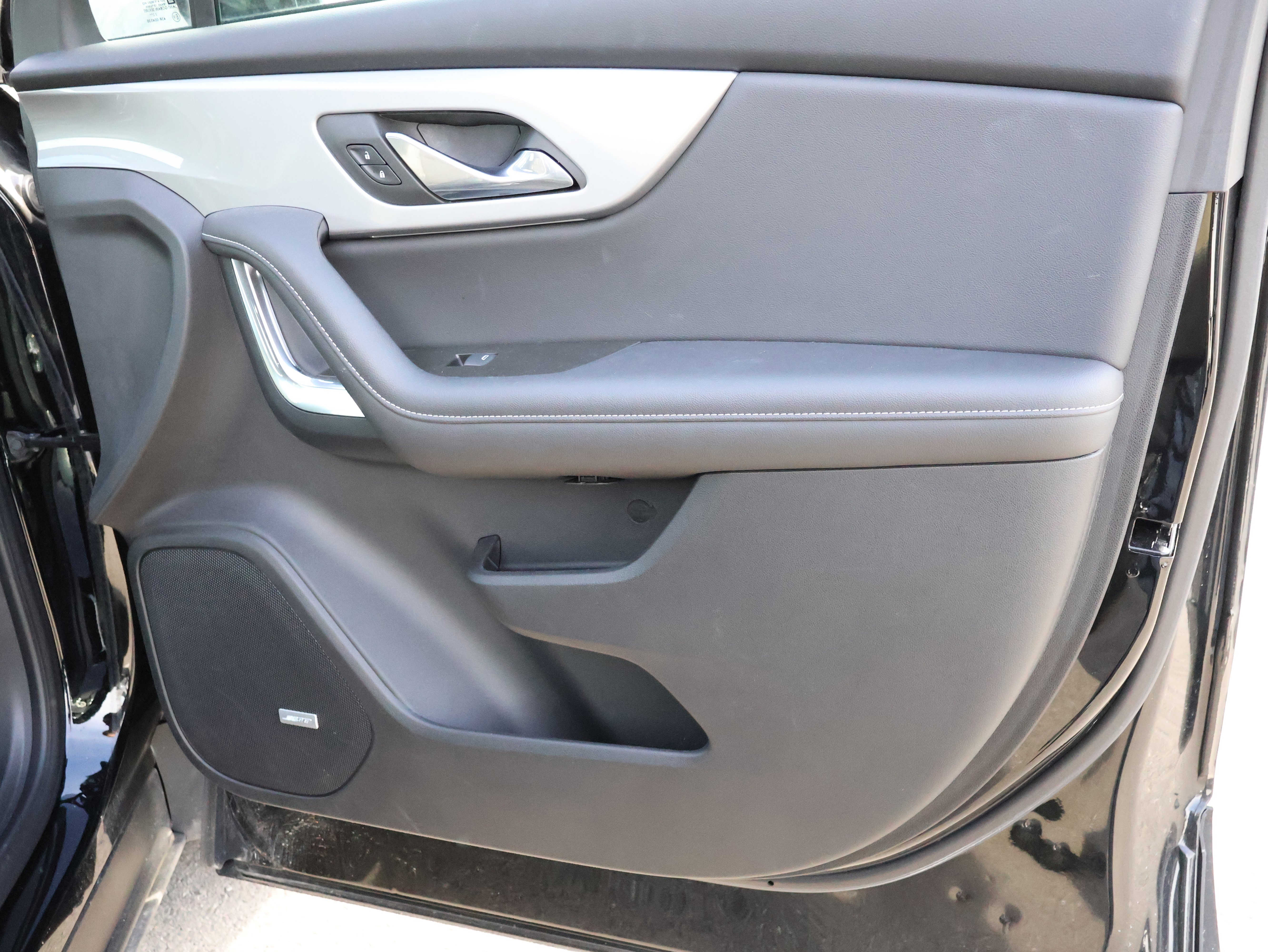 Used 2023 Chevrolet Blazer LT w/ Sound & Technology Package image 9