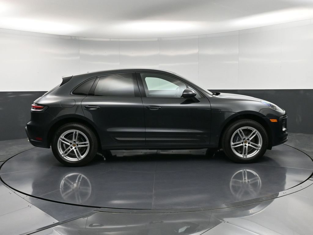 Certified 2025 Porsche Macan image 9