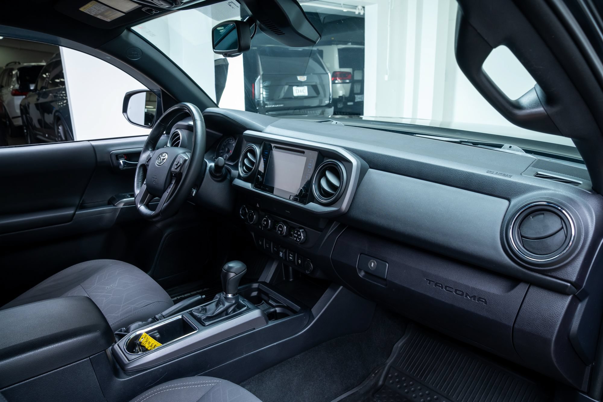 Used 2019 Toyota Tacoma TRD Off-Road w/ Technology Package AWD/4WD image 24