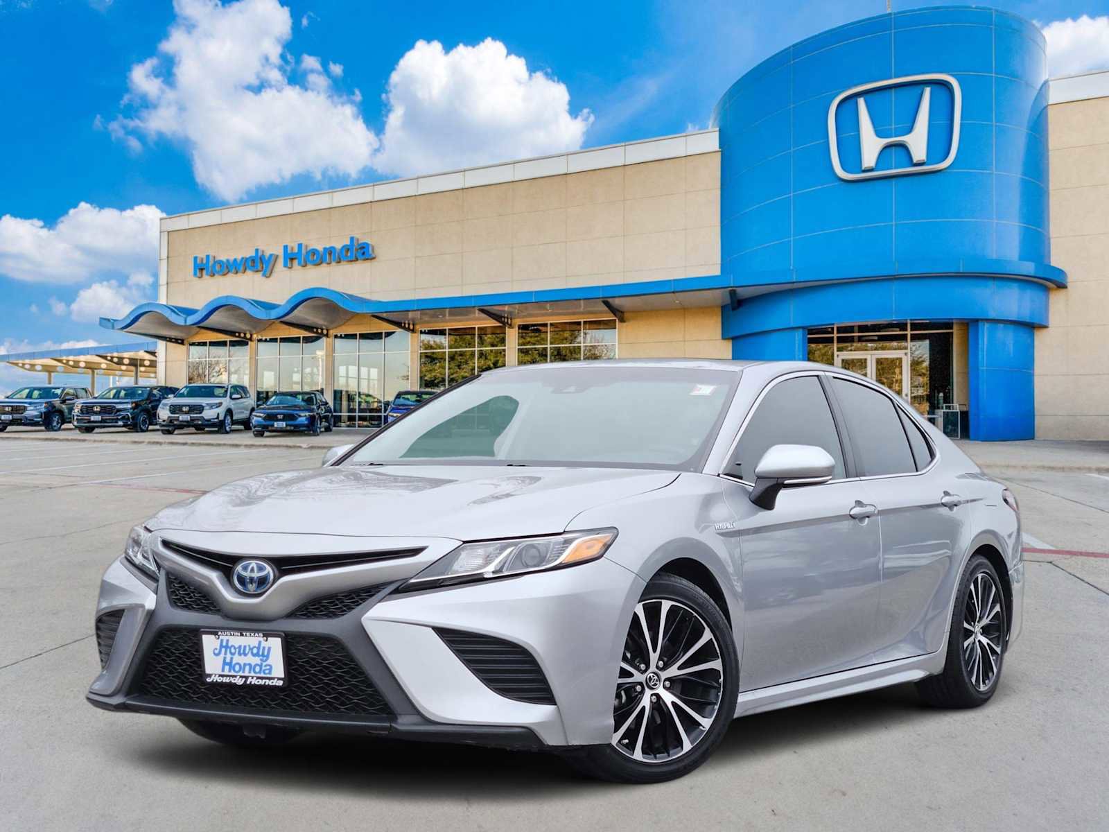 Used 2019 Toyota Camry SE w/ Sunroof Package