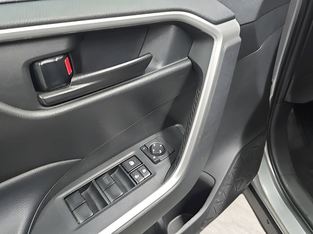 Used 2023 Toyota RAV4 LE image 27